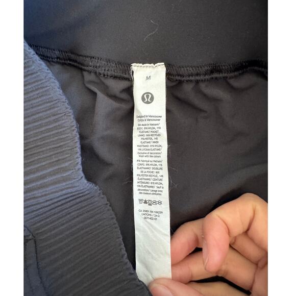 Lululemon Stretch Woven Relaxed-Fit High-Rise Short 4" in Black Size Medium - Picture 6 of 6